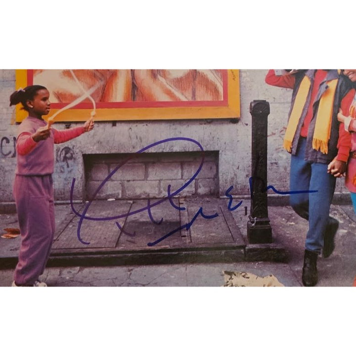 Aretha Franklin "Who's Zoomin' Who?" LP signed with proof.