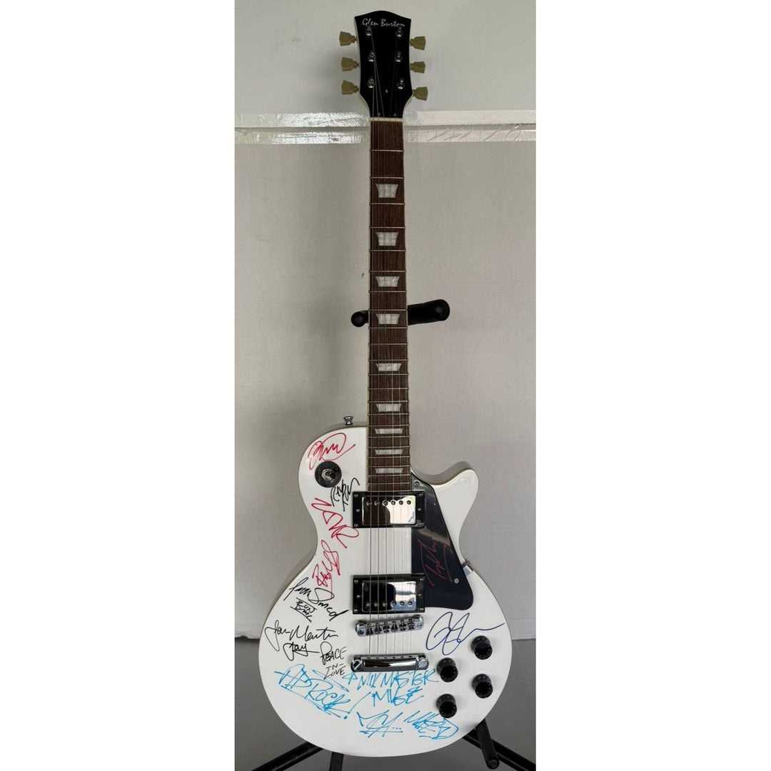 Beastie Boys, Run DMC, RATM, Public Enemy  white kes paul electric guitar signed with proof.