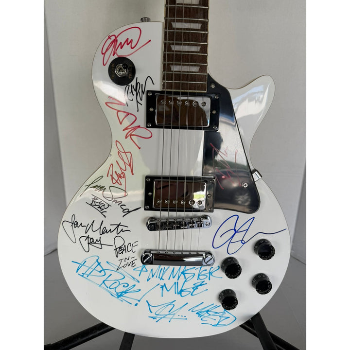 Beastie Boys, Run DMC, RATM, Public Enemy  white kes paul electric guitar signed with proof.