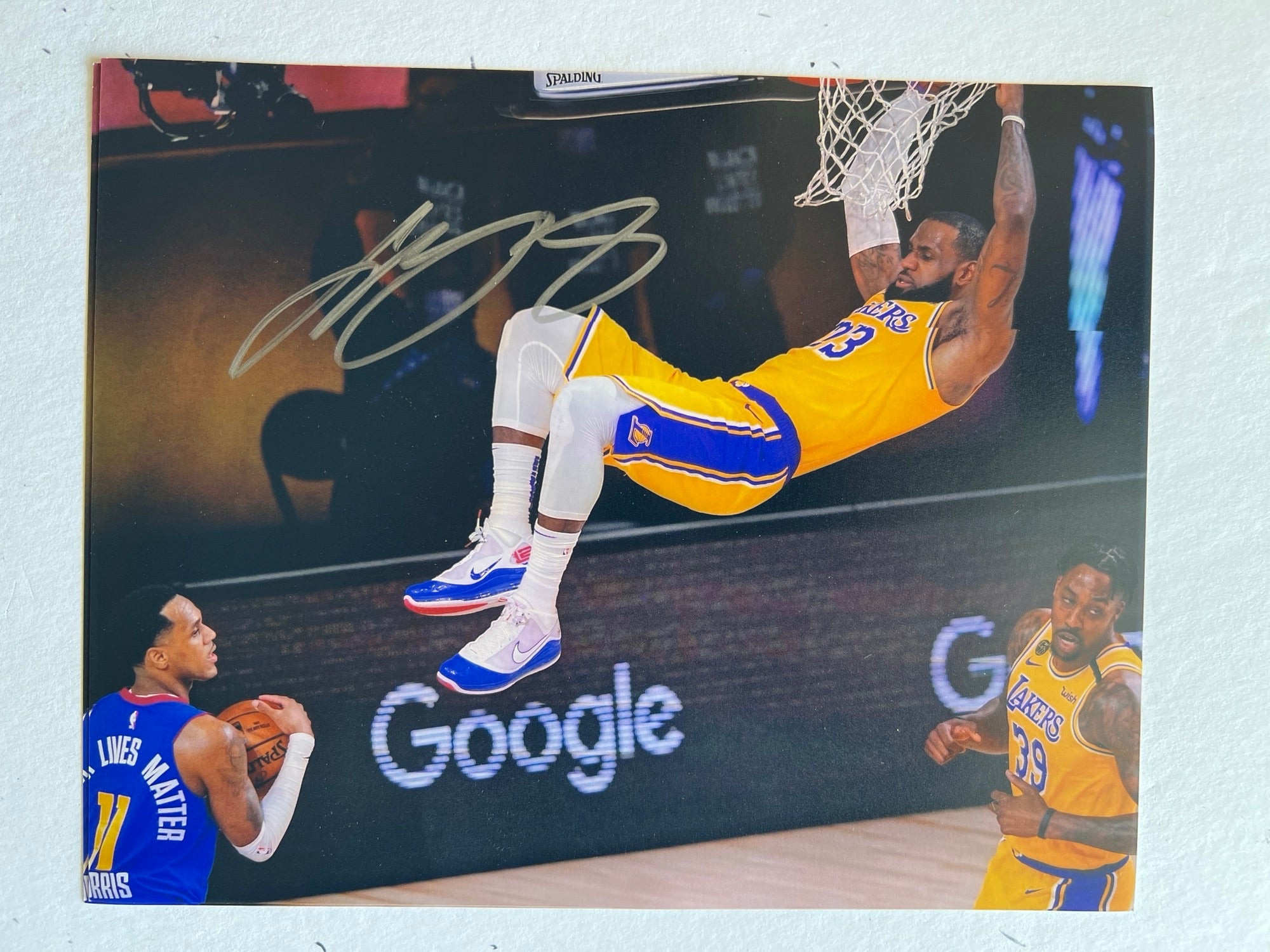 Lebron James Los Angeles Lakers 8x10 photo signed with  proof