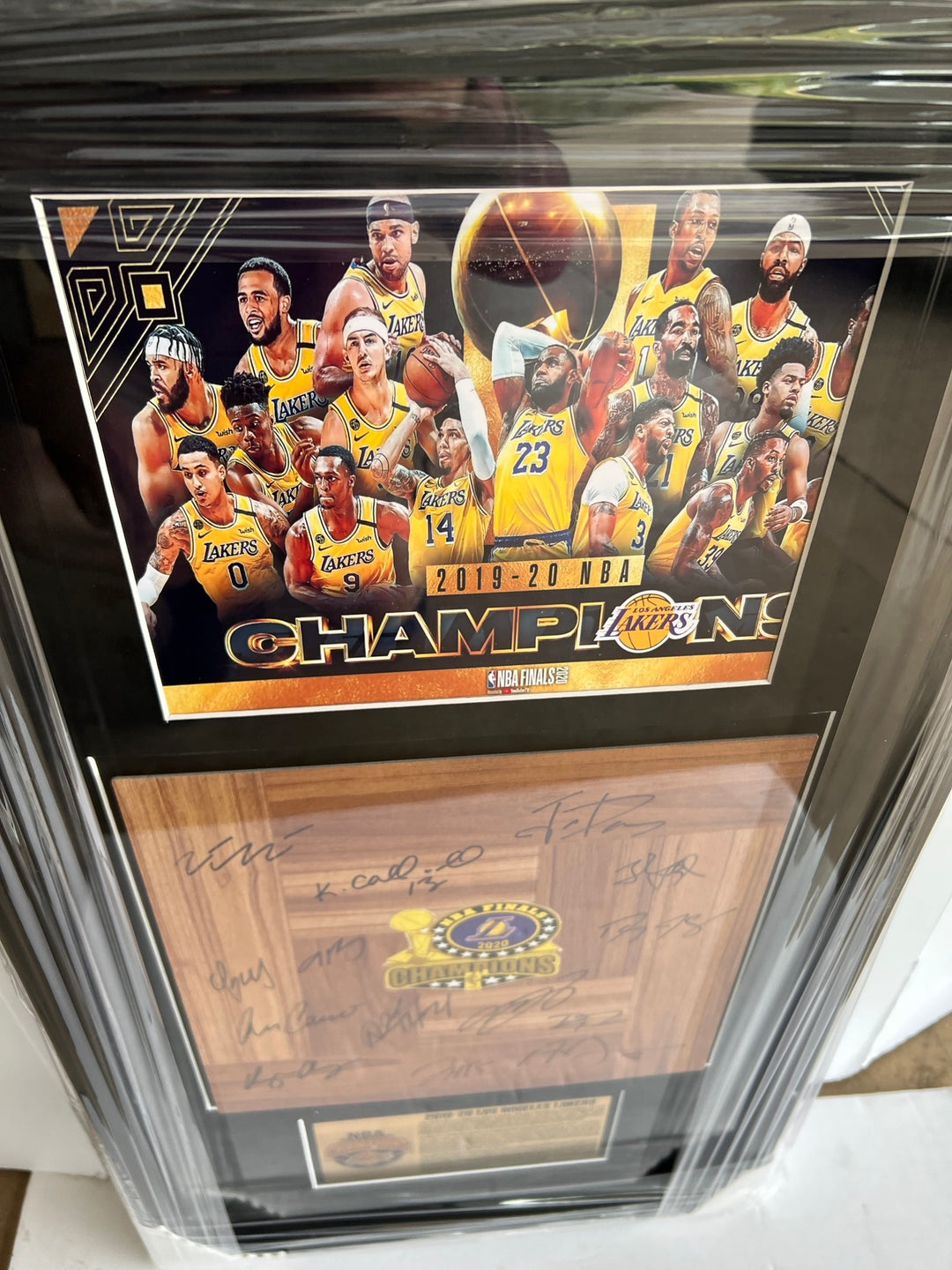 Los Angeles Lakers LeBron James, Anthony Davis NBA champions 2019-20 team parquet floorboard signed & framed 32x18 with proof