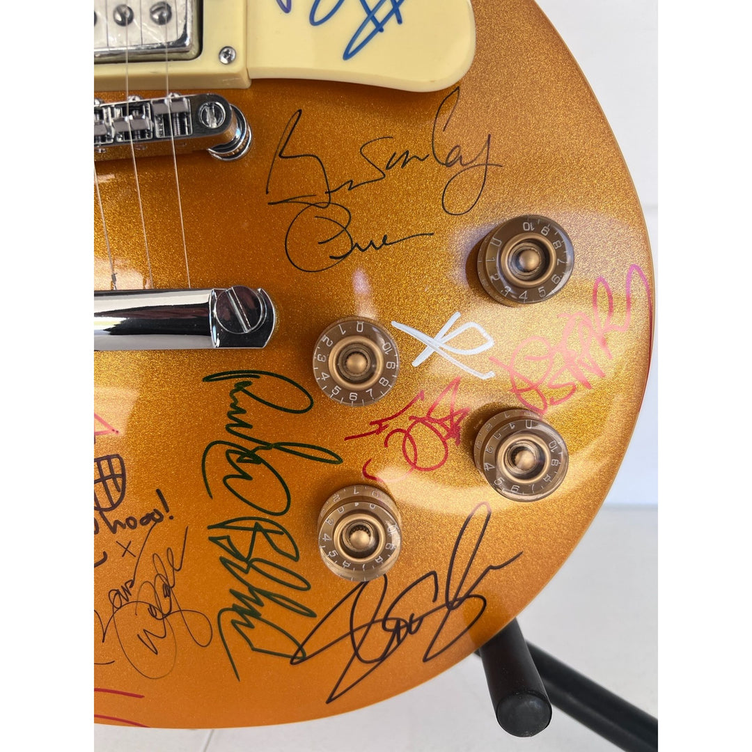 Jimmy Page, Eric Clapton, Jeff Beck Keith RIichard 23 greatest guitarists vintage full size les paul electric guitar signed with proof.