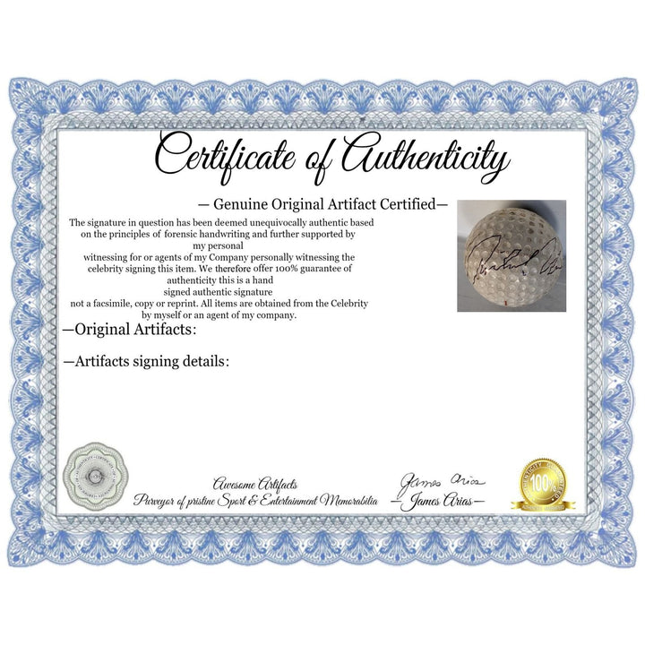 Richard Milhous Nixon (38) vintage golf ball signed with proof and free display case