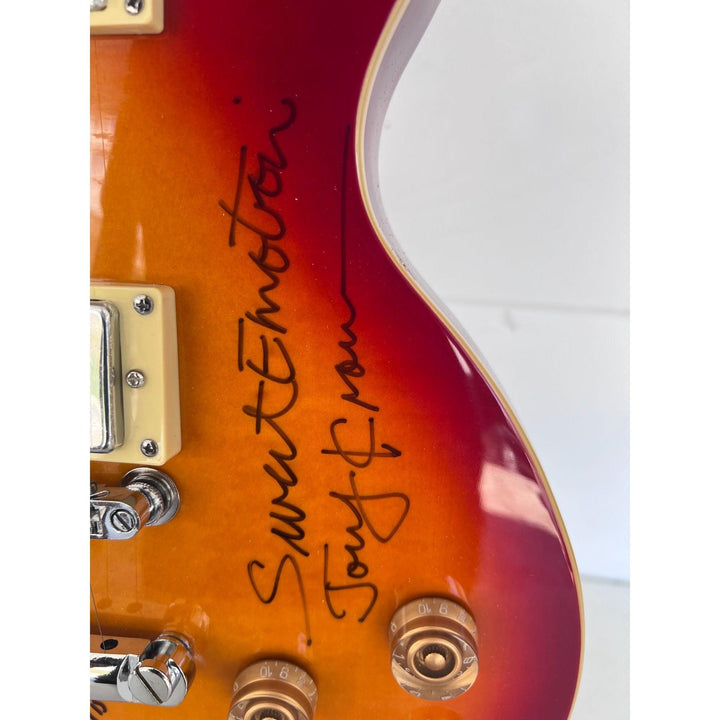 Aerosmith Steven Tyler , Joe Perry, Brad Whitford, Joey Kramer, Tom Hamilton vintage les paul full size electric signed with proof.