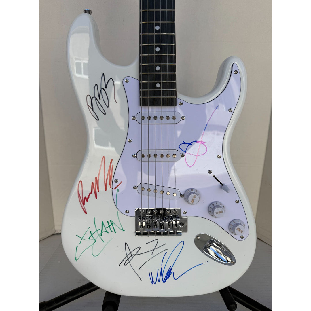 Linkin Park Chester Bennington Mike Shinoda Rob Bourdon Joe Hahn Brad Delson Dave Farrell White Electric Stratocaster signed with proof.