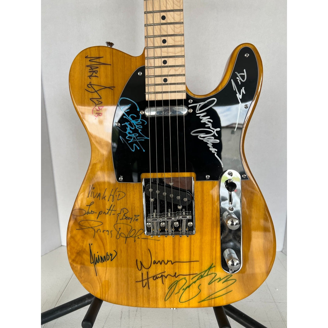 The Allman Brothers, Duane Allman, Greg Allman,  Butch Trucks,  Dickey Betts, Warren Haynes, Johanny Johanson 8 sigs in all guitar