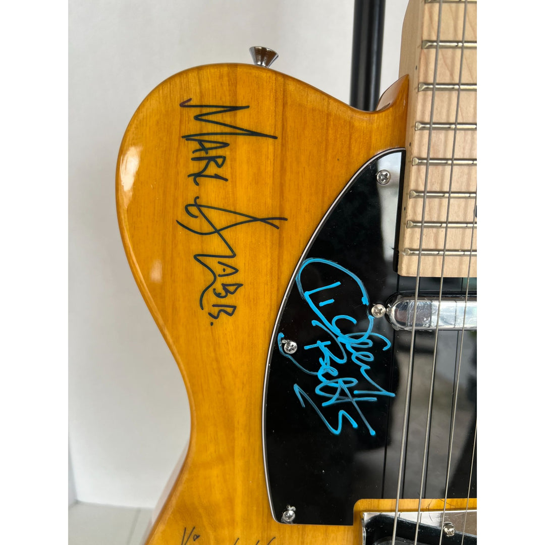 The Allman Brothers, Duane Allman, Greg Allman,  Butch Trucks,  Dickey Betts, Warren Haynes, Johanny Johanson 8 sigs in all guitar