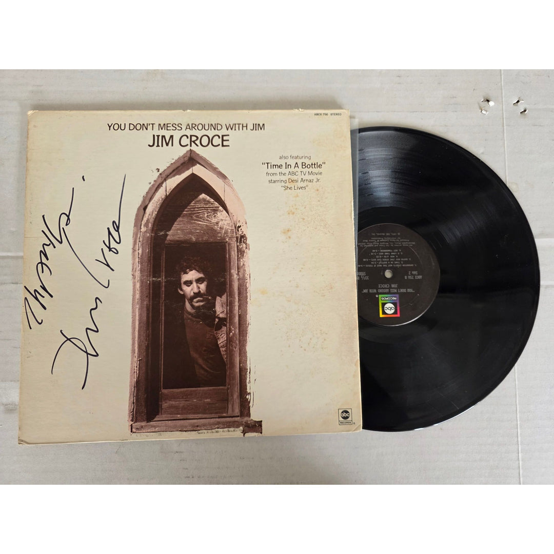 Jim Croce ''You don't mess around with Jim'' LP signed with proof.
