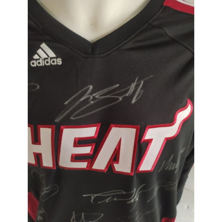 Miami Heat Dwyane Wade LeBron James Chris Bosh NBA champions shooting shirt team signed