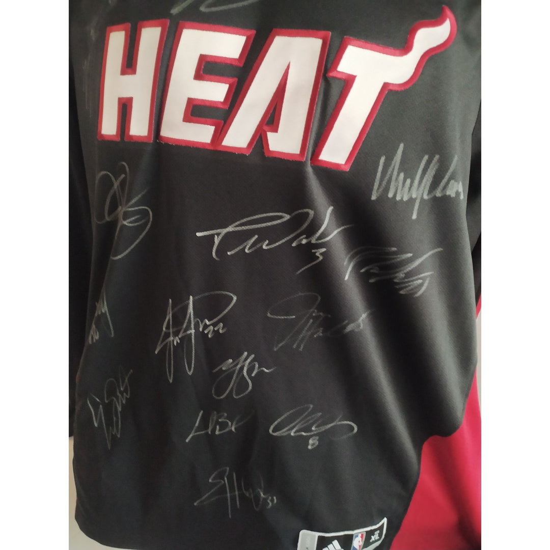 Miami Heat Dwyane Wade LeBron James Chris Bosh NBA champions shooting shirt team signed