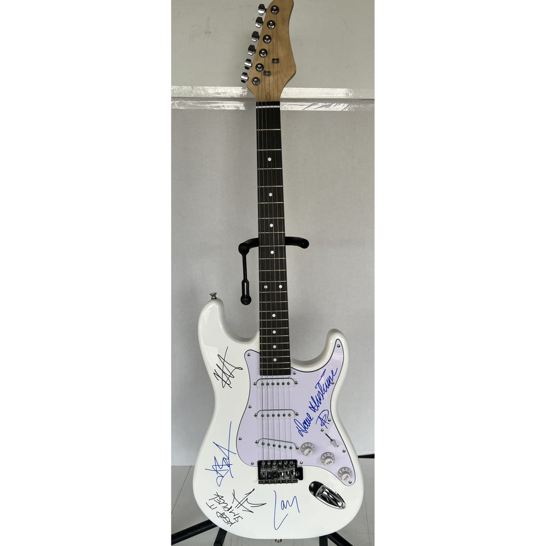 Metallica James Hetfield Kirk Hammett Jason Newsted Dave Mustaine Lars Ulrich startocaster electric guitar signed with proof