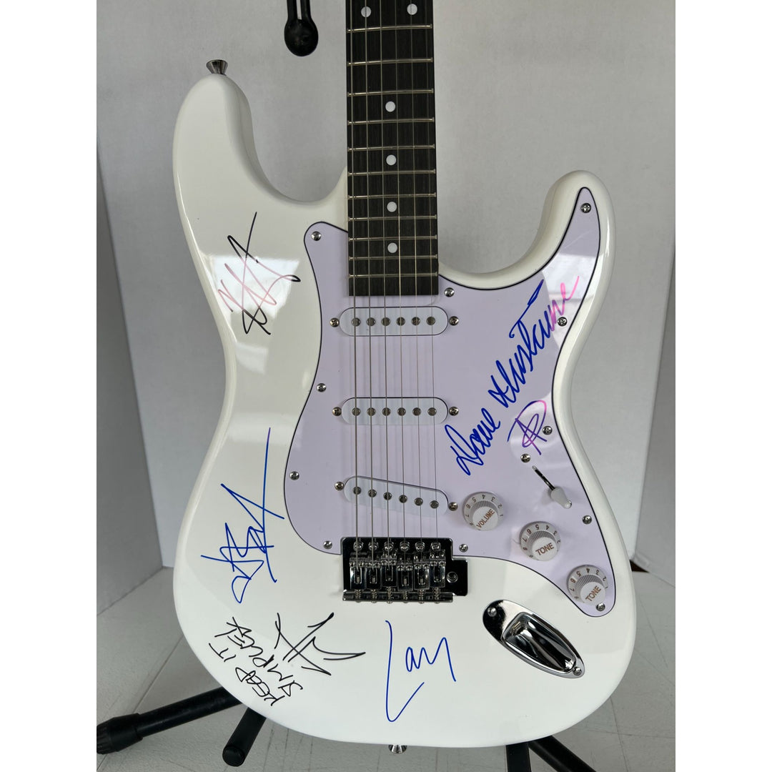 Metallica James Hetfield Kirk Hammett Jason Newsted Dave Mustaine Lars Ulrich startocaster electric guitar signed with proof