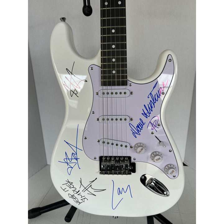 Metallica James Hetfield Kirk Hammett Jason Newsted Dave Mustaine Lars Ulrich startocaster electric guitar signed with proof