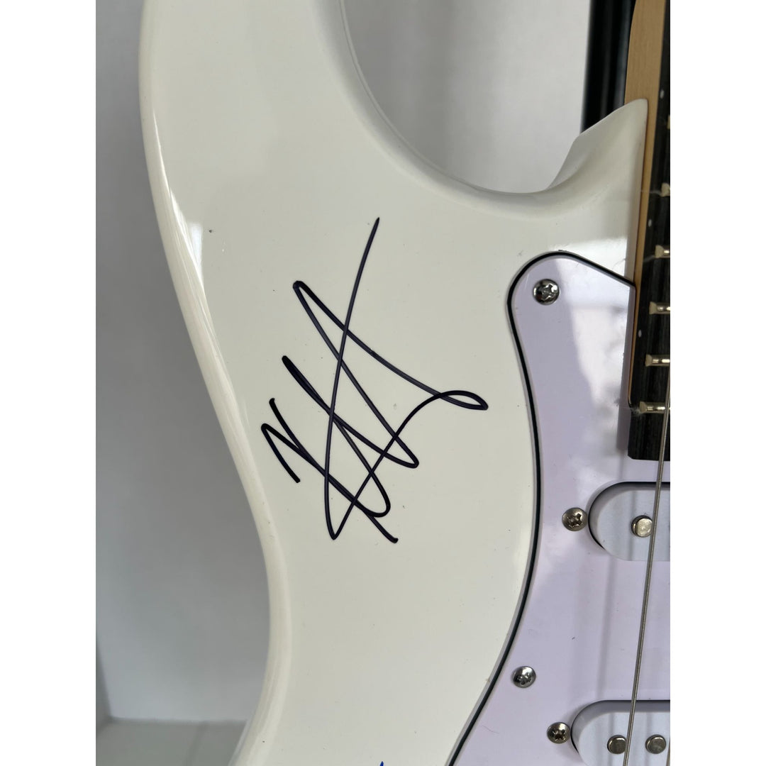 Metallica James Hetfield Kirk Hammett Jason Newsted Dave Mustaine Lars Ulrich startocaster electric guitar signed with proof