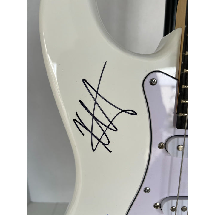 Metallica James Hetfield Kirk Hammett Jason Newsted Dave Mustaine Lars Ulrich startocaster electric guitar signed with proof