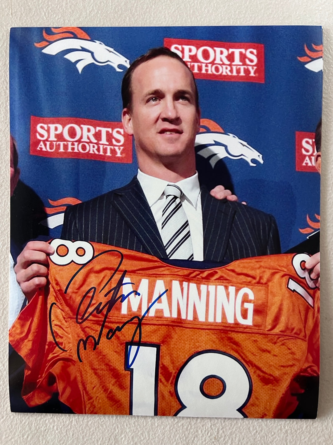 Peyton Manning Denver Broncos 8x10 photo signed with proof (4)