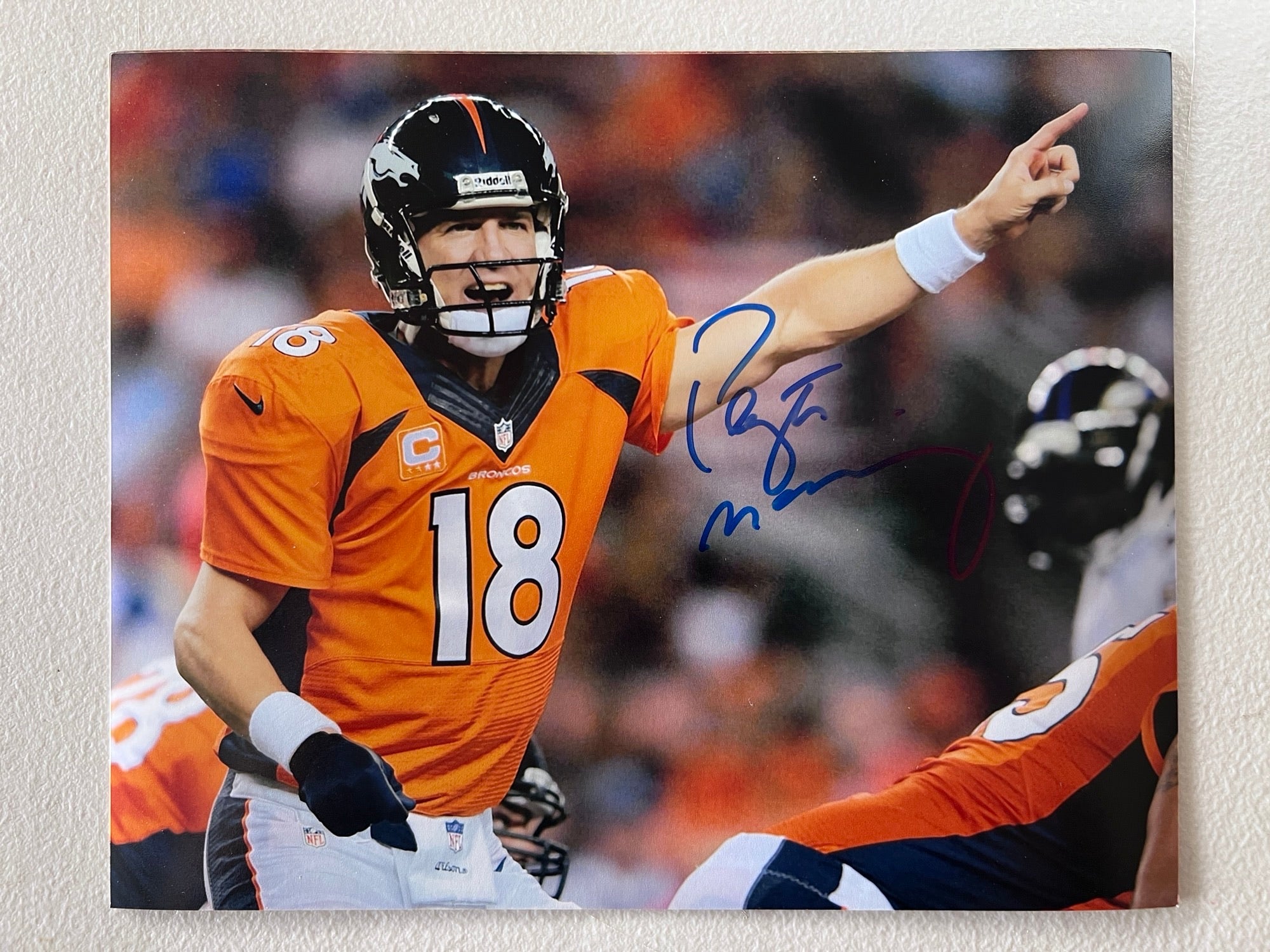 Peyton Manning Denver Broncos 8x10 photo signed with proof (9)
