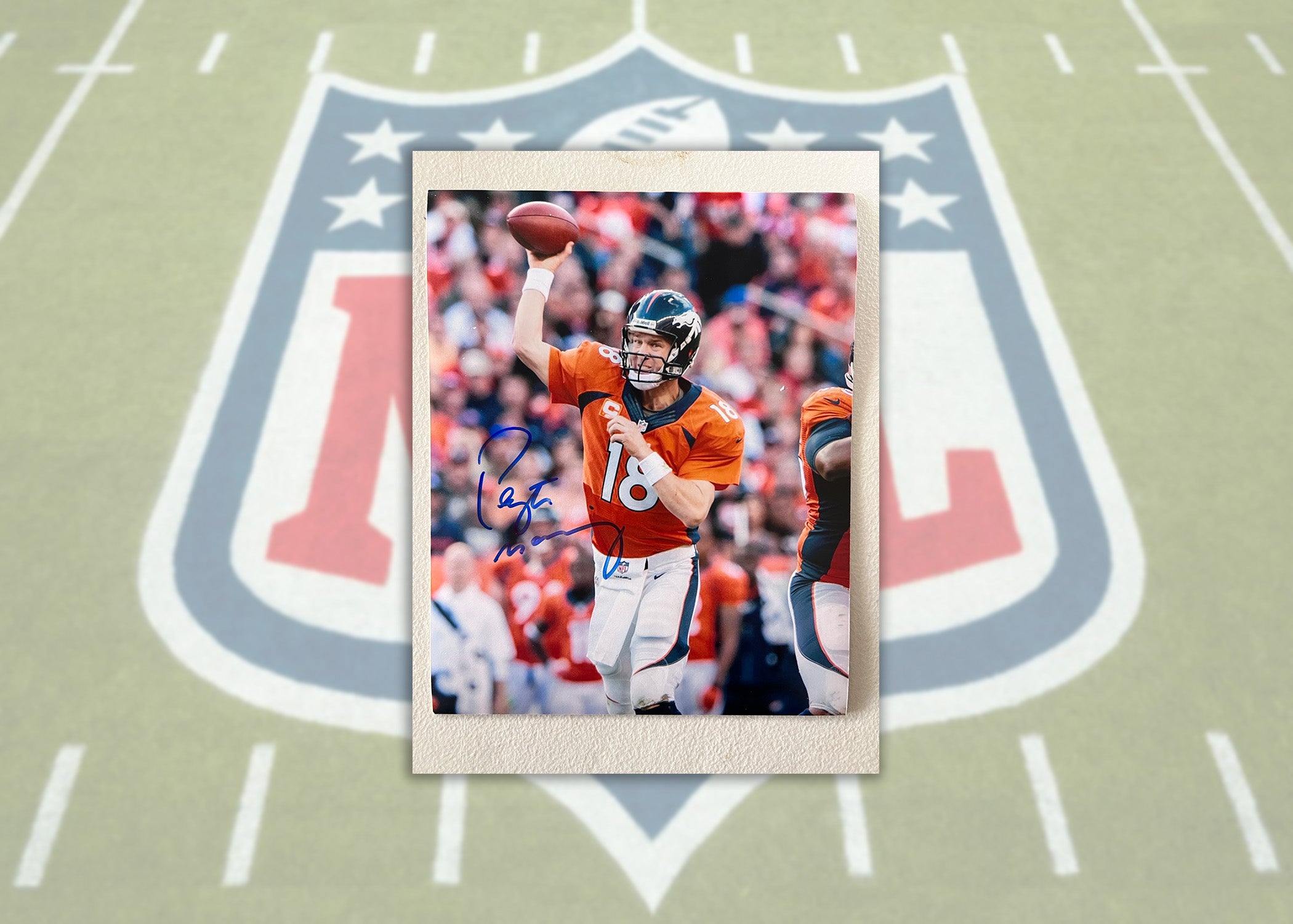 Peyton Manning Denver Broncos 8x10 photo signed with proof (6)