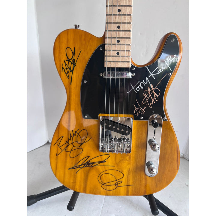 Yes Band Tony Kaye, Geoff Downes , Jon Anderson, Alan White, Steve Howe, Billy Sherwood, electric guitar signed