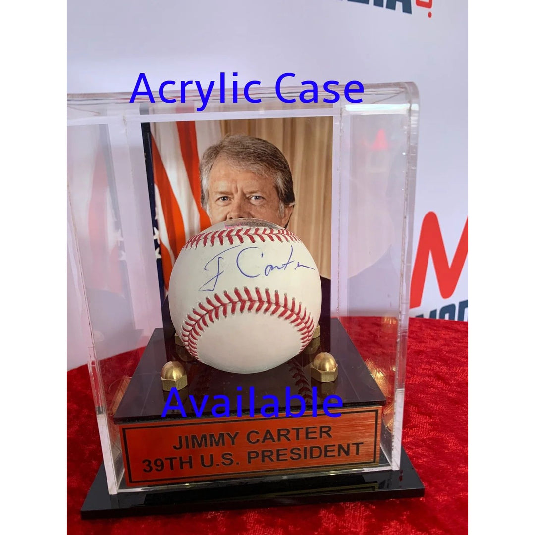 Jimmy Carter (39) vintage golf ball signed with proof and free display case