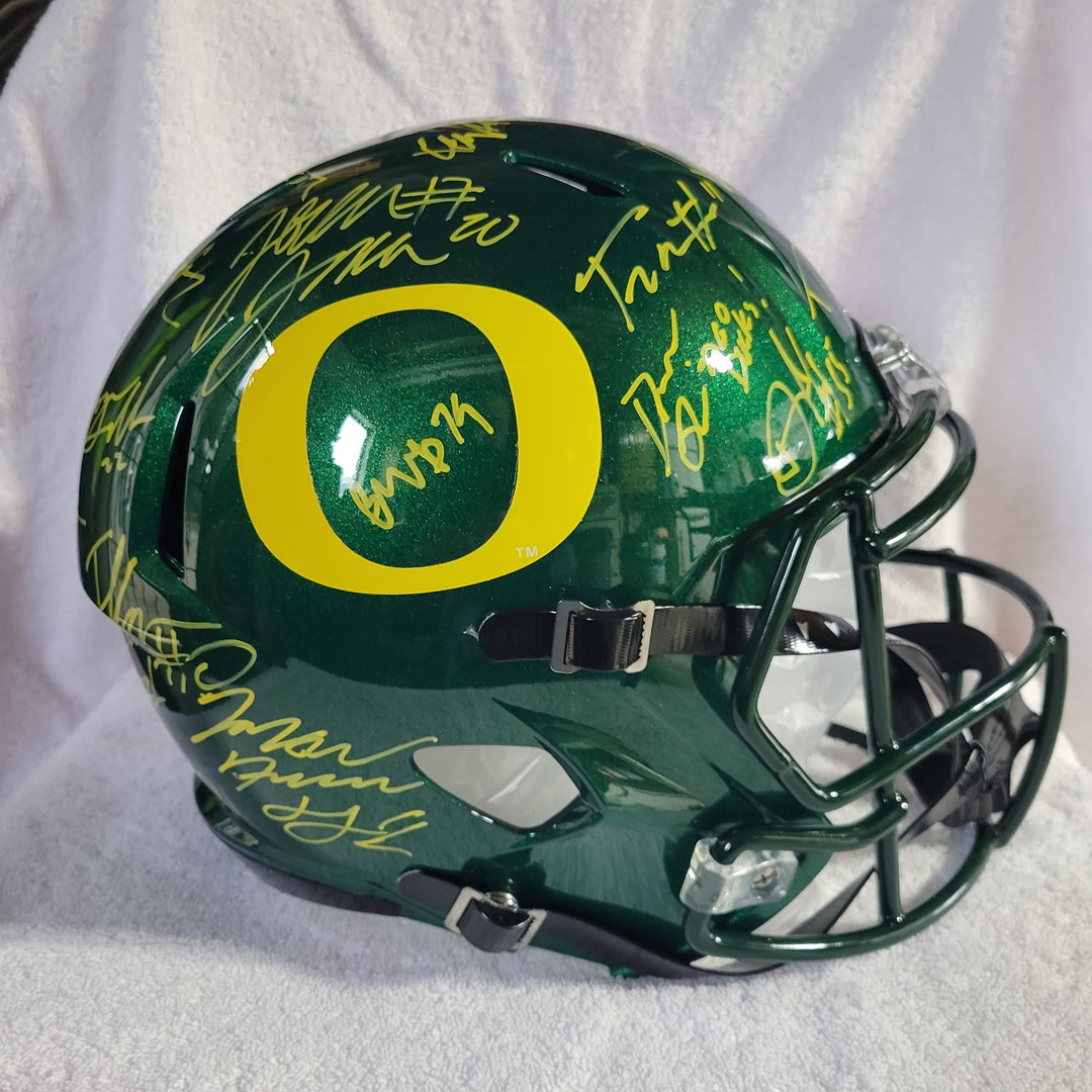 Oregon Ducks Dan Lanning Dillon Gabriel, Traeshon Holden, Evan Stewart Jordan James 2024 team signed Riddell full size helmet signed