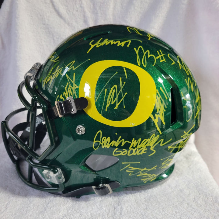 Oregon Ducks Dan Lanning Dillon Gabriel, Traeshon Holden, Evan Stewart Jordan James 2024 team signed Riddell full size helmet signed