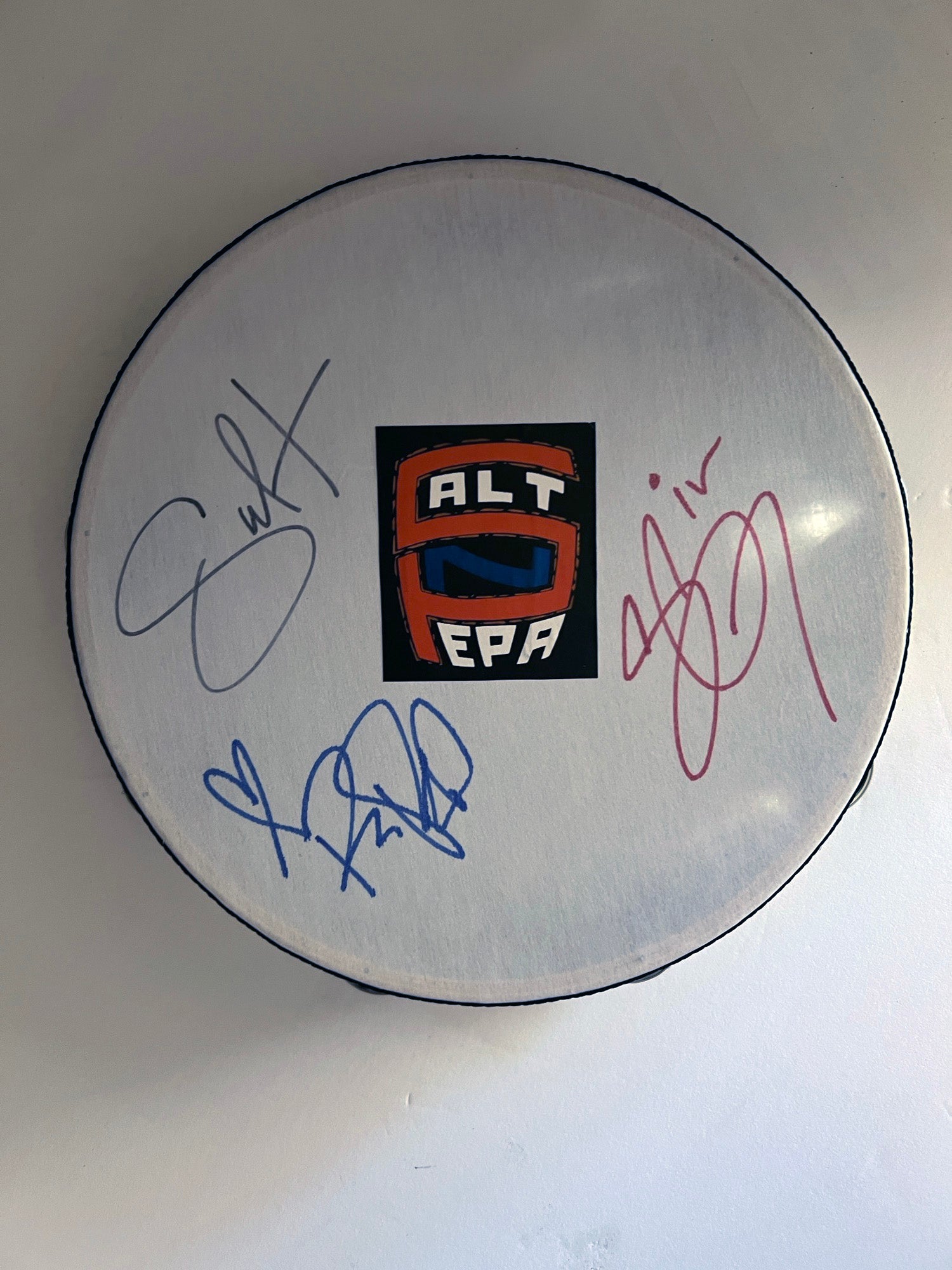 Salt-N-Peppa Sandra Denton, Cheryl James, DJ Spinderella 14-inch tambourine signed with proof