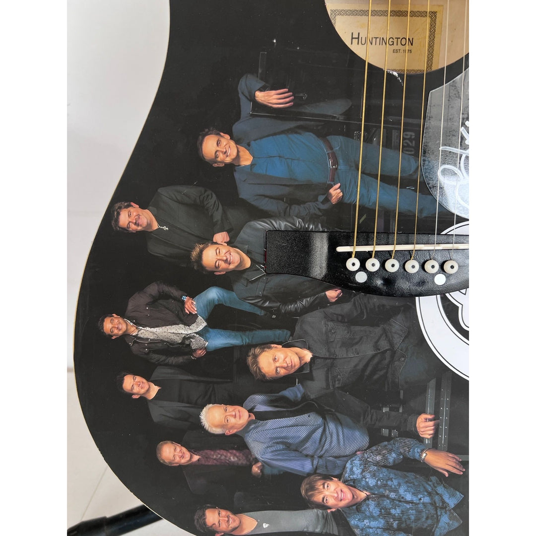 chicago Huntington Acoustic guitar signed with proof.