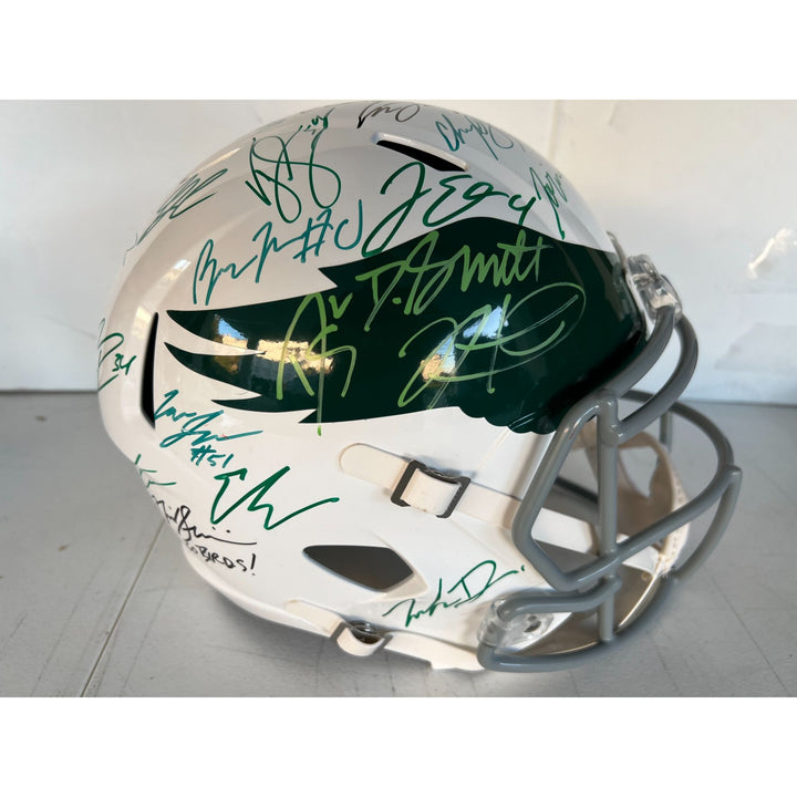 Philadelphia : Eagles full size helmet 24-35 team Superbowl champs signed with proof