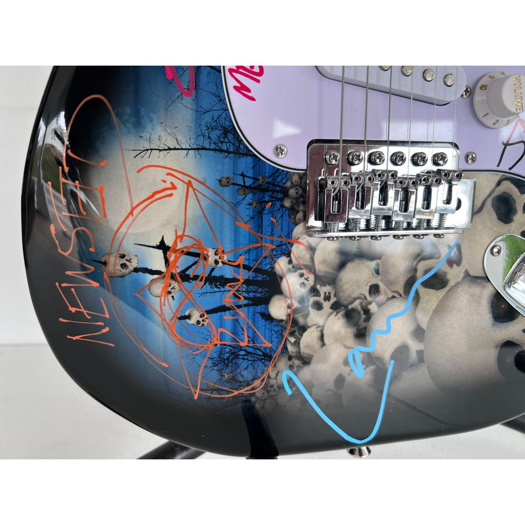 Metallica James Hetfield Lars Ulrich Robert Trujillo Jason Newsted kirk hammett electric guitar signed with proof.