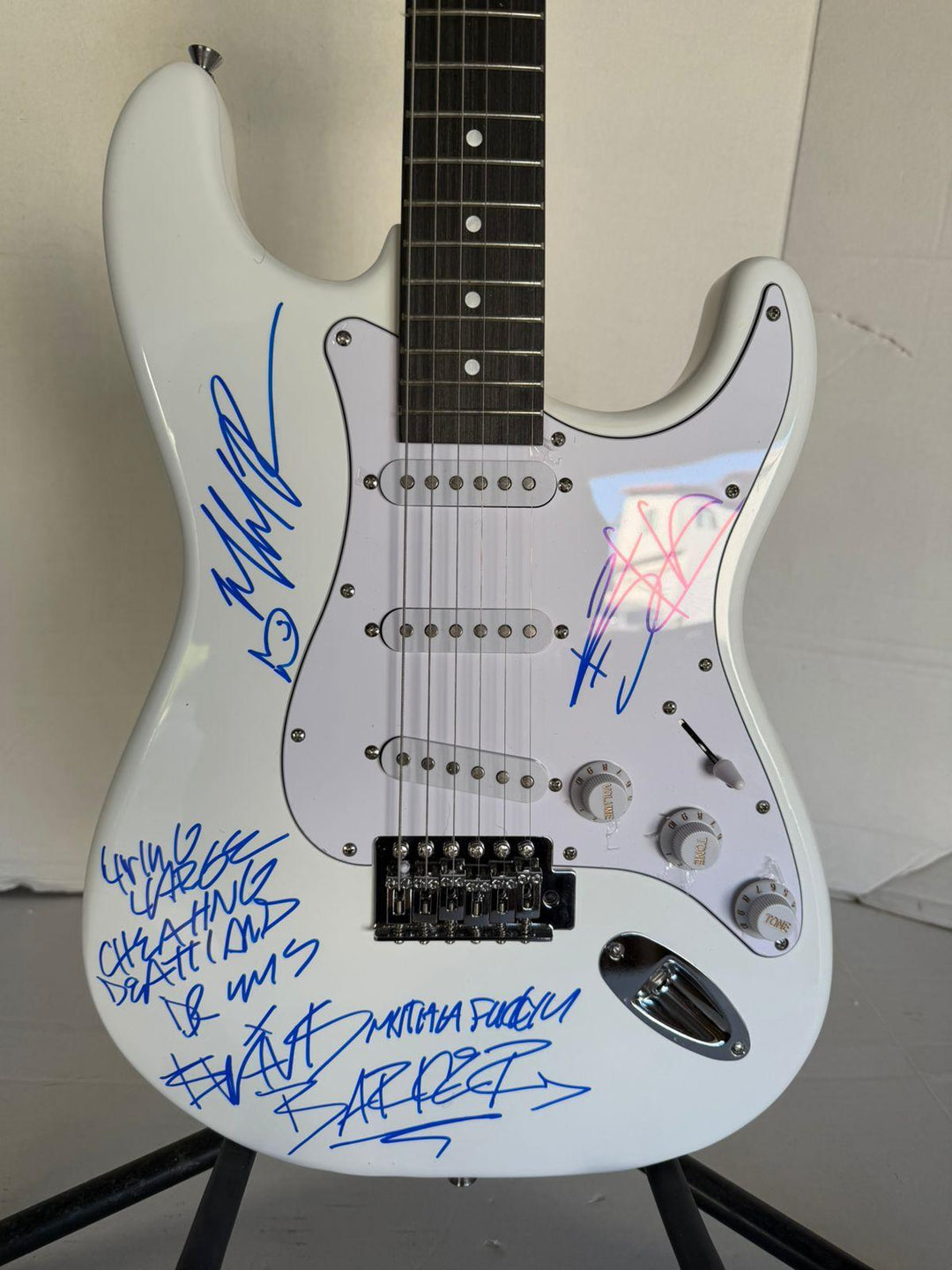 Blink 182 Travis Barker signed with inscription, Mark Hoppus, Tom DeLonge , Matt Skiba stratocaster electric guitar signed with proof