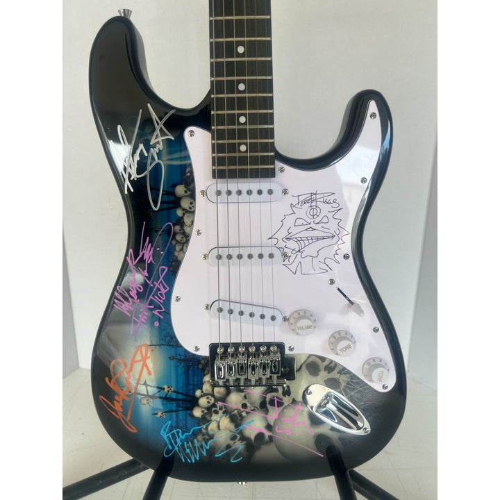 Iron Maiden Bruce Dickinson Steve Harris Adrian Smith Dave Murray Neko McBrain Janick Gers with band artist unique skull Heavy Metal guitar