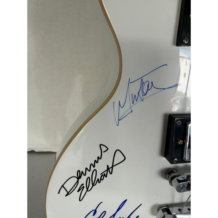 Foreigner les paul electric guitar signed by Mick Jones, Dennis Elliott, Al Greenwood, Lou Gramm, Ian McDonald and Ed Gagliardi.