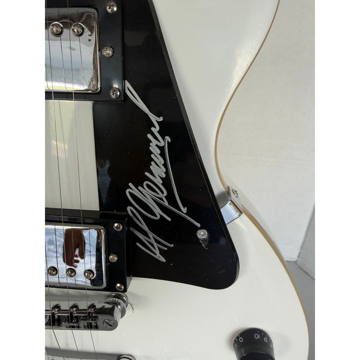 Foreigner les paul electric guitar signed by Mick Jones, Dennis Elliott, Al Greenwood, Lou Gramm, Ian McDonald and Ed Gagliardi.