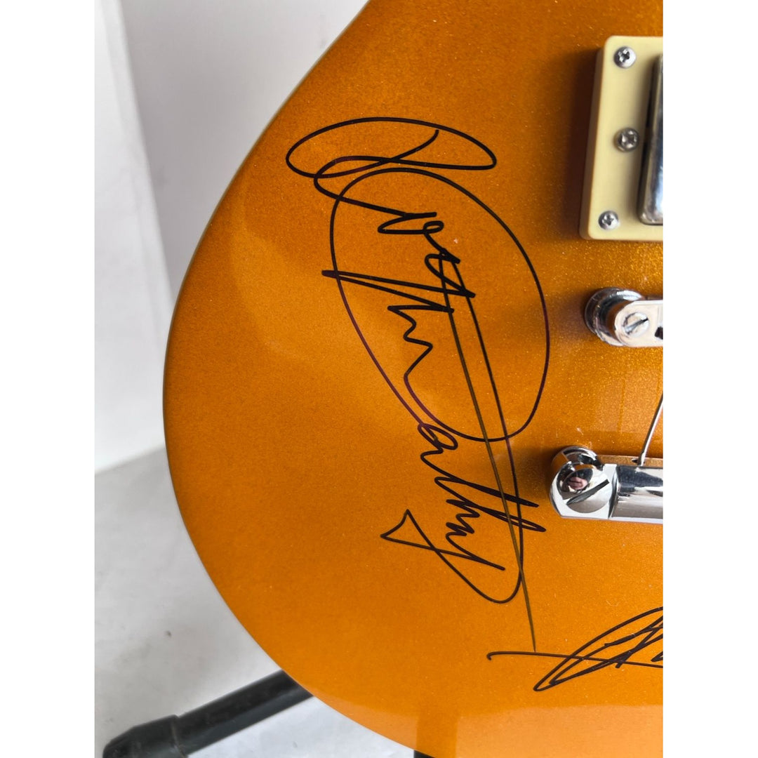 Pete Townshend Roger Daltrey John Entwistle "The Who" gold Les Paul electric guitar signed with proof