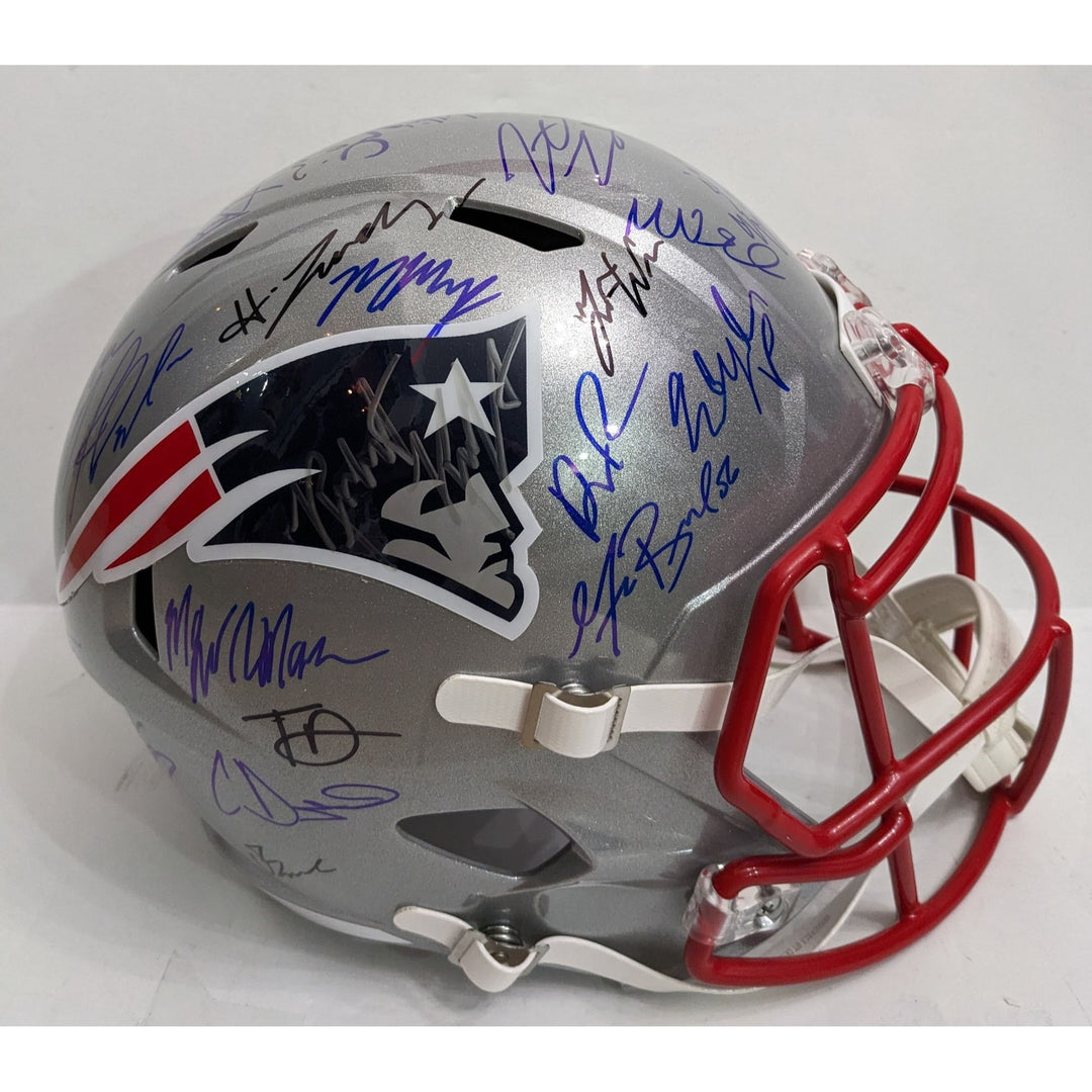 New England Patriots 2025 Drake Maye, Mike Vrabel, Kayshon Boutte, Hunter Henry, Stefon Diggs, Christian Gonzalez, team signed helmet