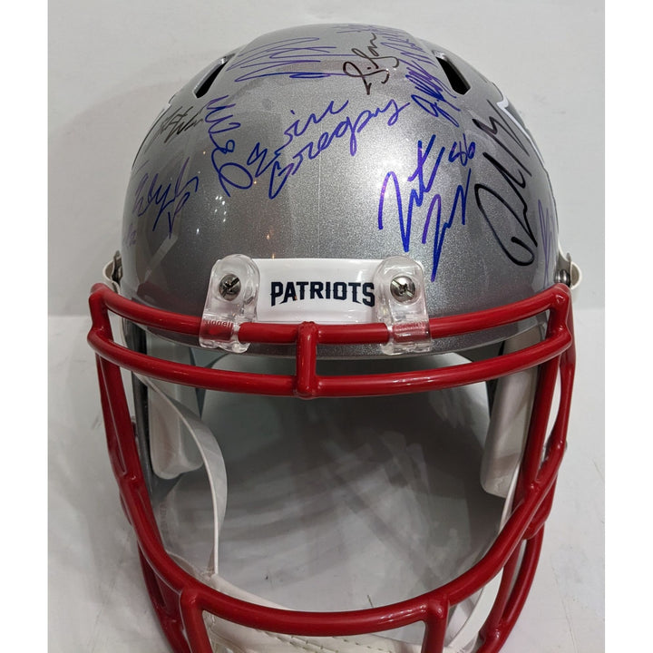 New England Patriots 2025 Drake Maye, Mike Vrabel, Kayshon Boutte, Hunter Henry, Stefon Diggs, Christian Gonzalez, team signed helmet