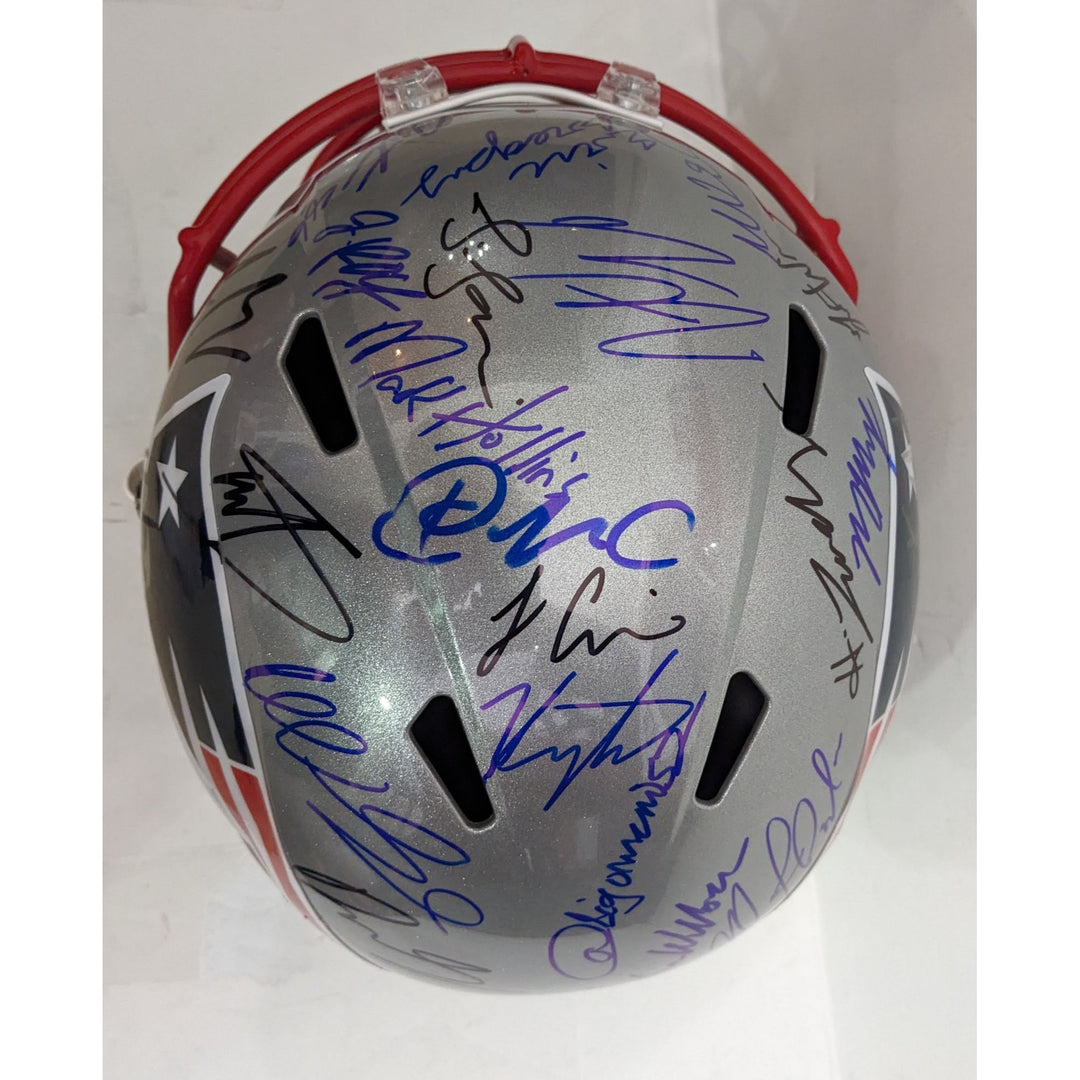 New England Patriots 2025 Drake Maye, Mike Vrabel, Kayshon Boutte, Hunter Henry, Stefon Diggs, Christian Gonzalez, team signed helmet
