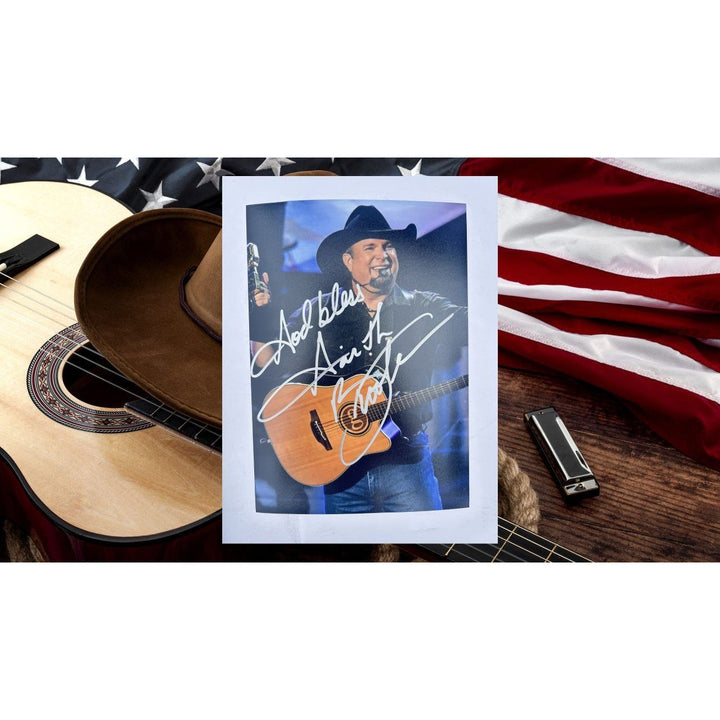 Garth Brooks Country Music Legend 5x7 Photo signed with proof.