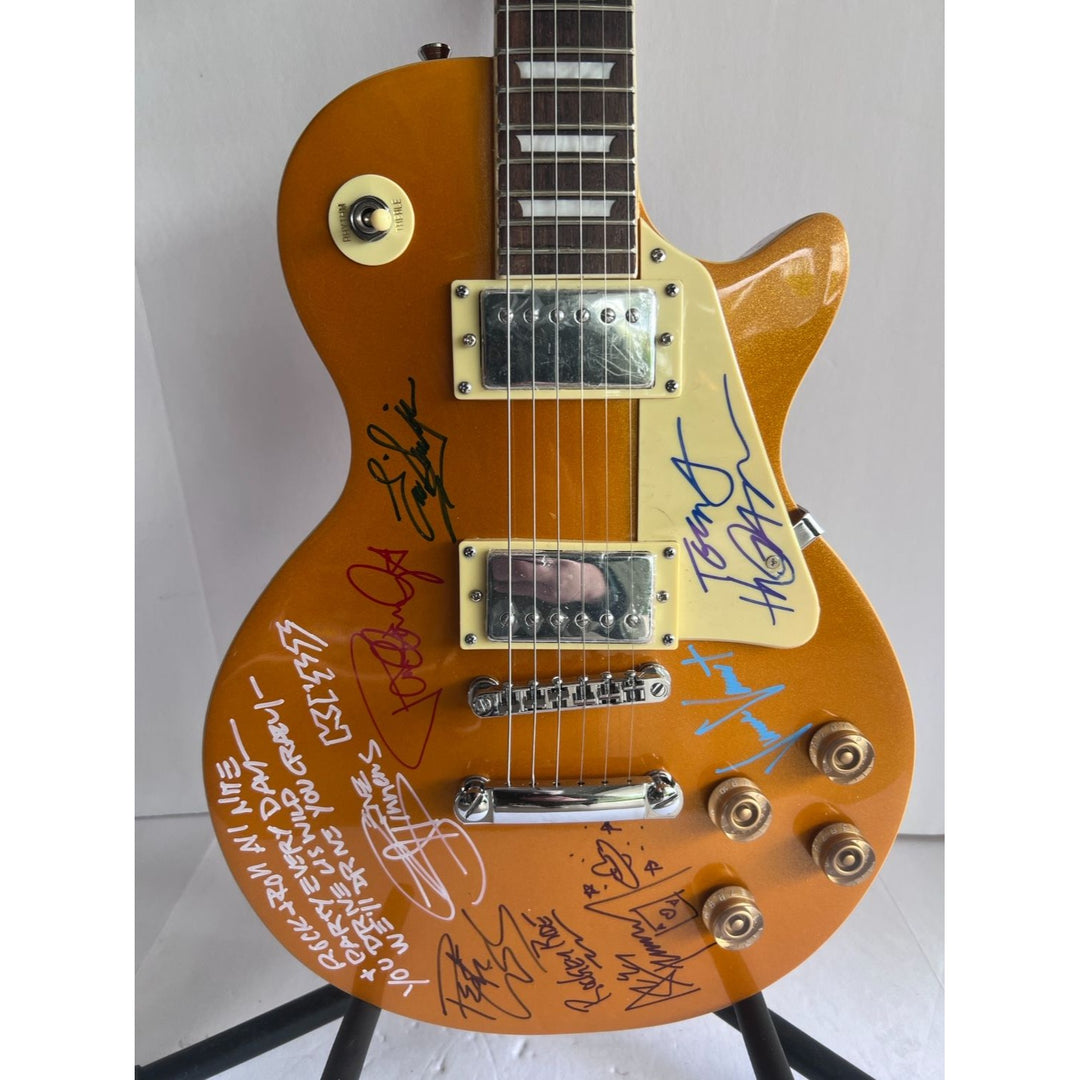 Kiss Gene Simmons Ace Frehley Paul Stanley Eric Singer Tommy Thayer Vinnie Vincent Les Paul Gold full size electric guitar signed with proof