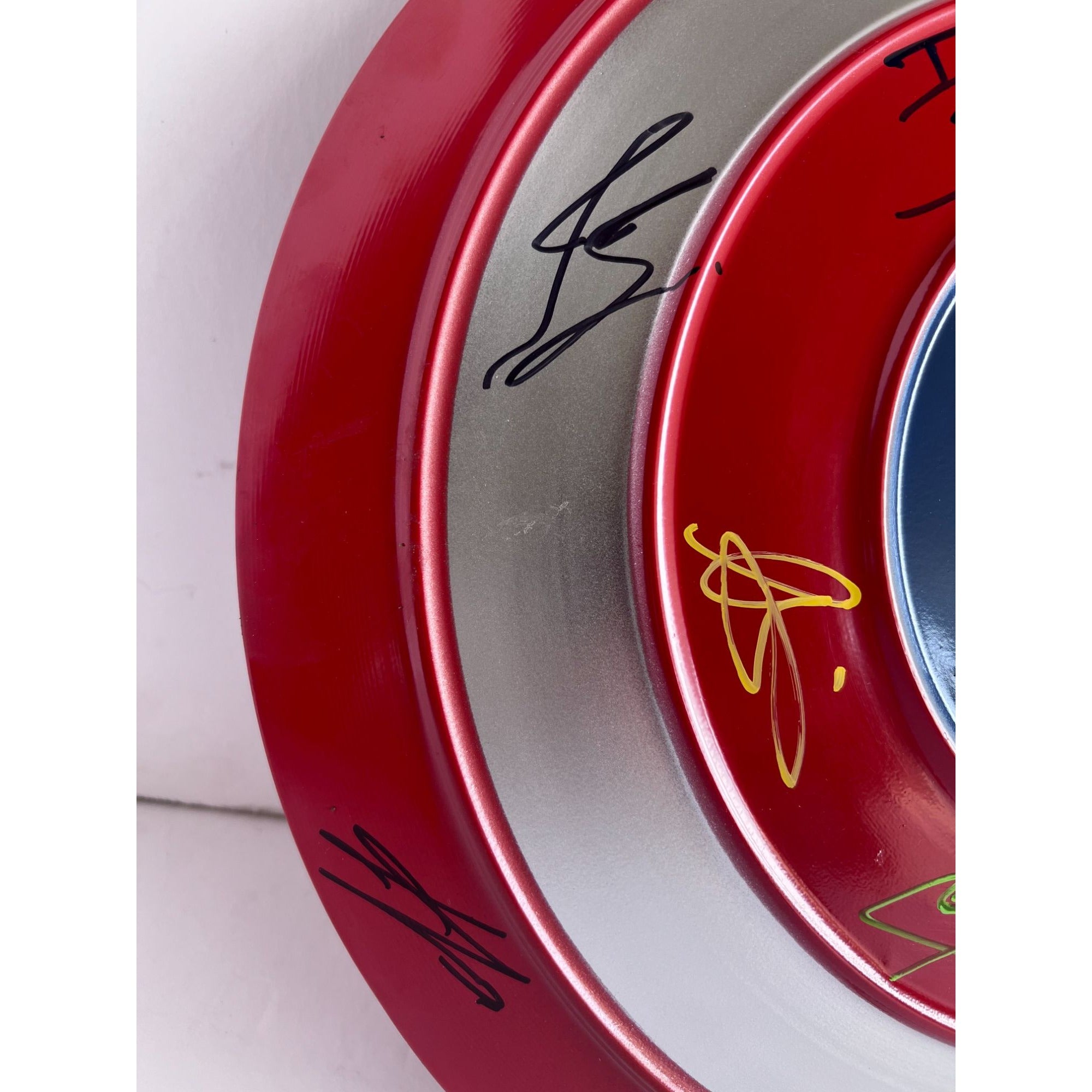 Avengers-Captain America metal shield Chris Evans, Scarlett Johansson, Robert Downey Jr. 20 plus signatures signed with proof