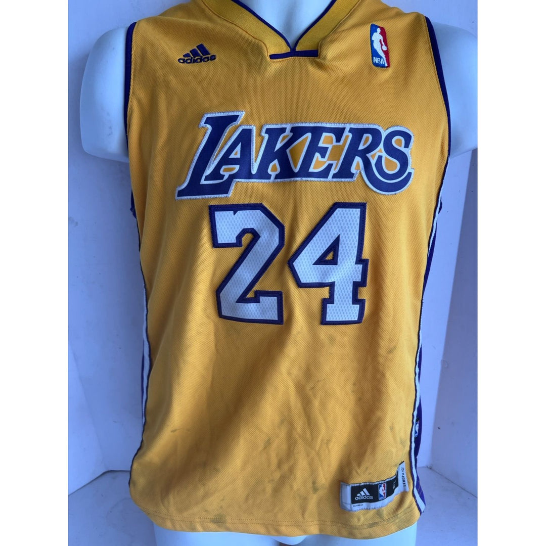 Los Angeles Lakers jersey Kobe Bryant "Mamba Out " inscribed & signed with proof