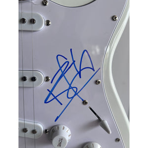 Travis Barker Tom DeLonge Blink-182 full size Stratocaster electric guitar signed with proof