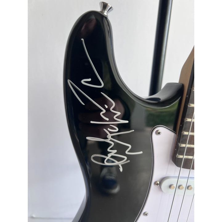 Noel Gallagher Oasis  stratocaster electric guitar  signed with proof