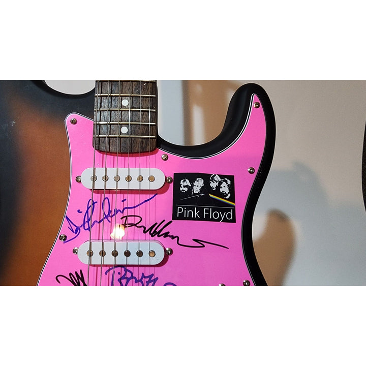 Pink Floyd David Gilmour, Roger Waters Richard Wright Nick Mason,Fender Stratocaster authentic electric guitar signed with proof