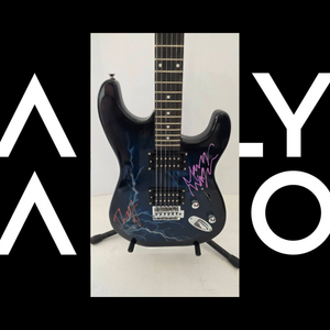 Marilyn Manson and Twiggy Ramirez full size Lightning electric guitar signed with proof and full provenance & CHAT GPT Authentication analysis