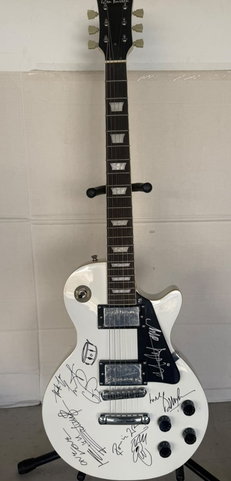 Rolling Stones Mick Jagger, Keith Richards, Bill Wyman, Charlie Watts & Ronnie Wood white les paul electric guitar signed with photo proof and full provenance & CHAT GPT Authentication analysis - AA09260258 - image 2