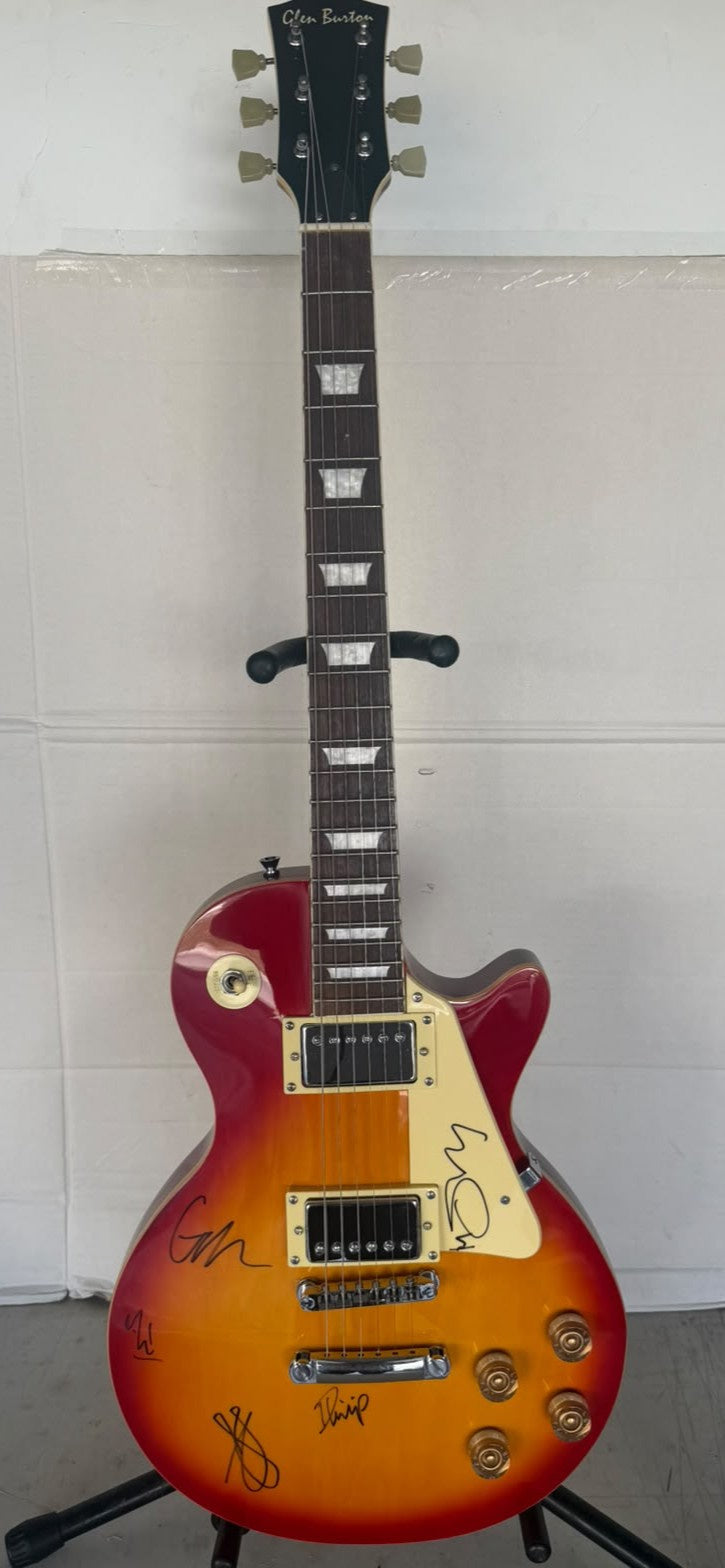 Radiohead Thom Yorke, Ed O'Brien, Philip Selway, Jonny & Colin Greenwood vintage cherry les paul electric guitar signed with photo proof and full provenance & CHAT GPT Authentication analysis - AA09260254 - image 2