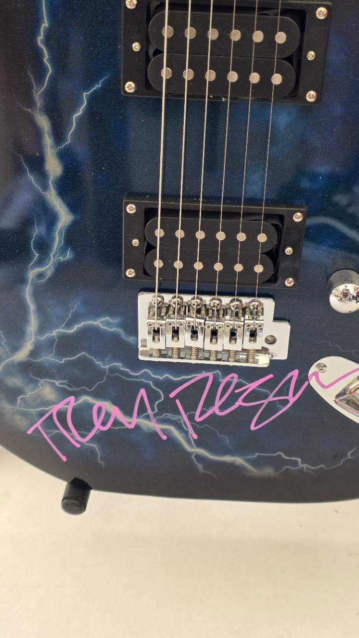 Nine Inch Nails NIN Trent Reznor full size Lightning electric guitar signed with proof and full provenance & CHAT GPT Authentication analysis - AA09260181 - image 2