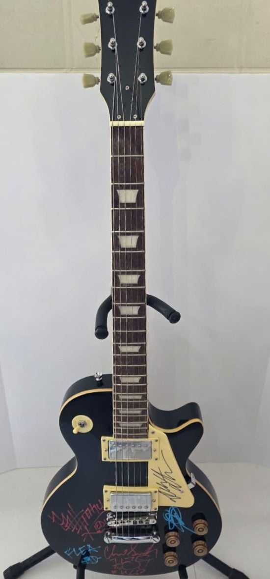 Red Hot Chili Peppers, Anthony Kiedis, Flea, John Frusciante, Chad Smith, Dave Navarro vintage black les paul electric guitar signed with photo proof and full provenance & CHAT GPT Authentication analysis - AA0926081 - image 2